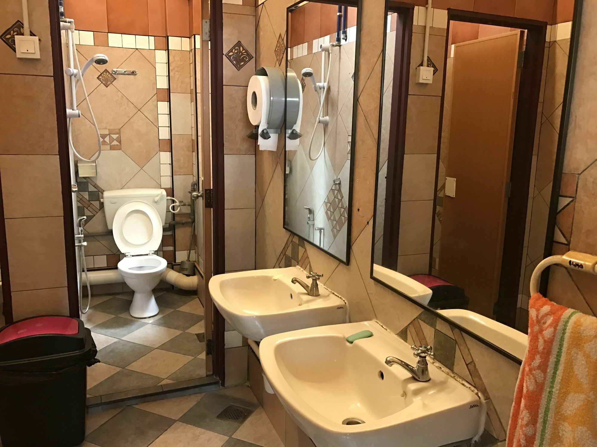 Grocer'S Inn Backpackers Guesthouse Kuala Lumpur Dış mekan fotoğraf