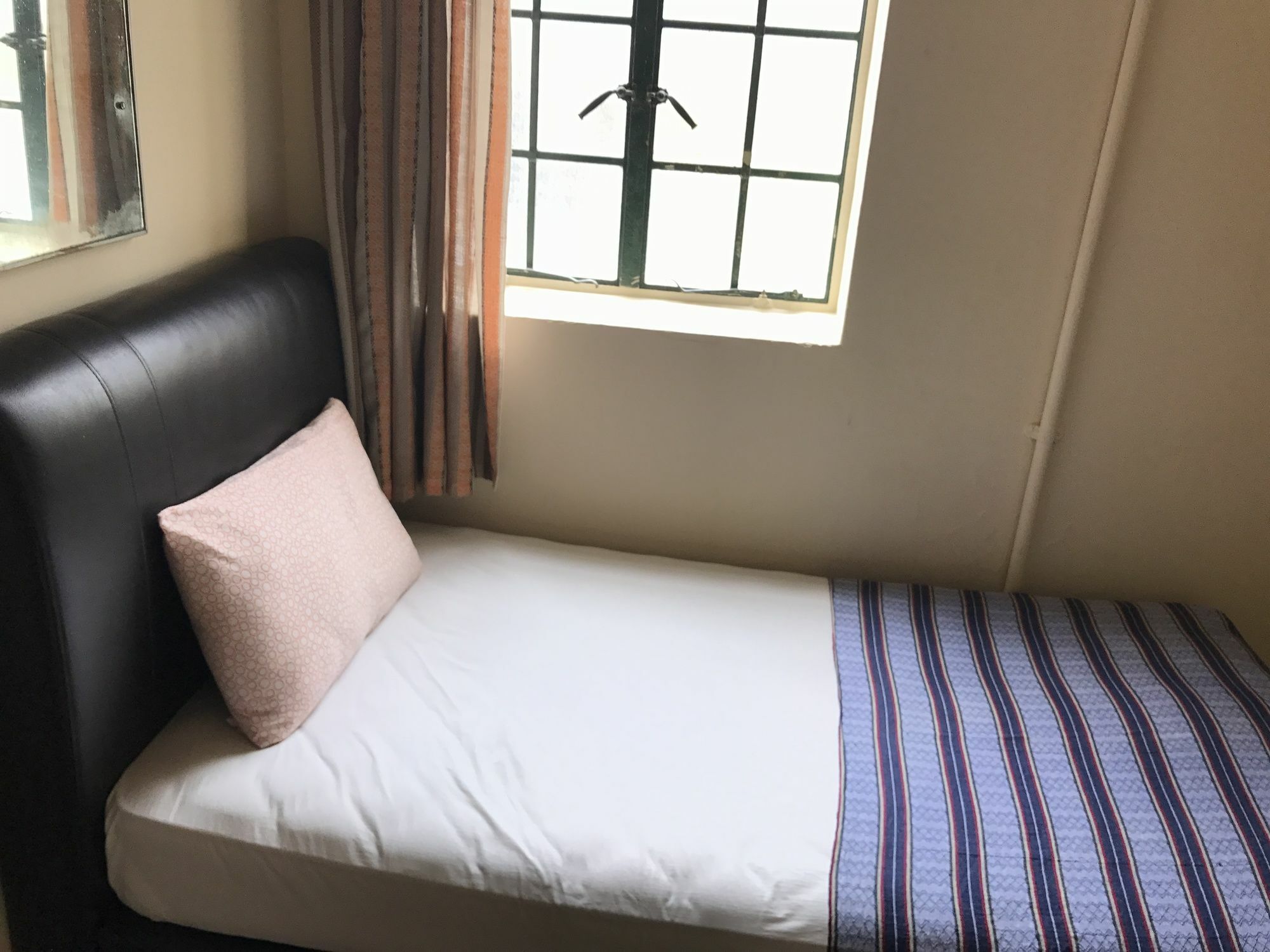 Grocer'S Inn Backpackers Guesthouse Kuala Lumpur Dış mekan fotoğraf